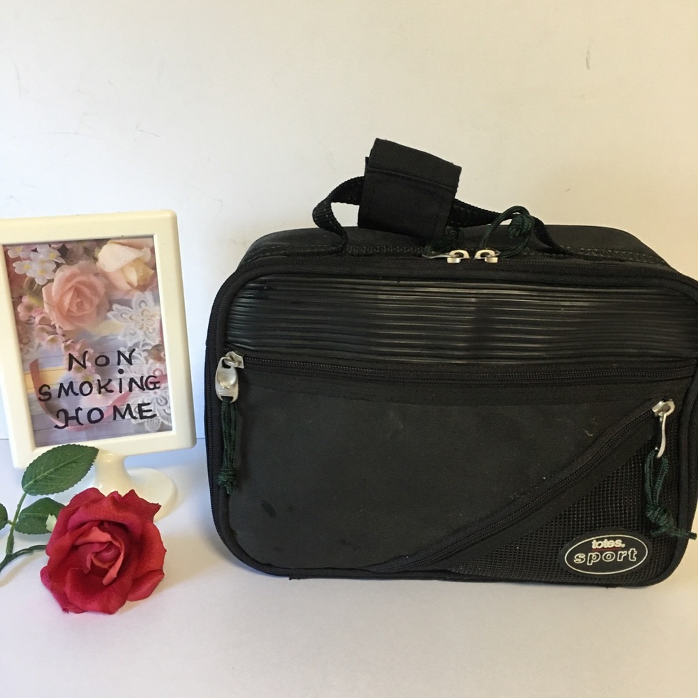 Totes Sport Black Insulated Lunch Box Bag Cooler Zip Front Pocket